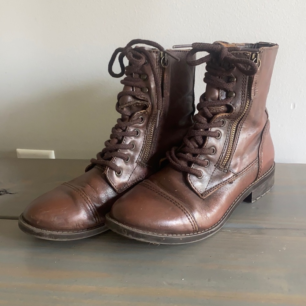 Preowned Steve Madden combat boots size 8 1/2